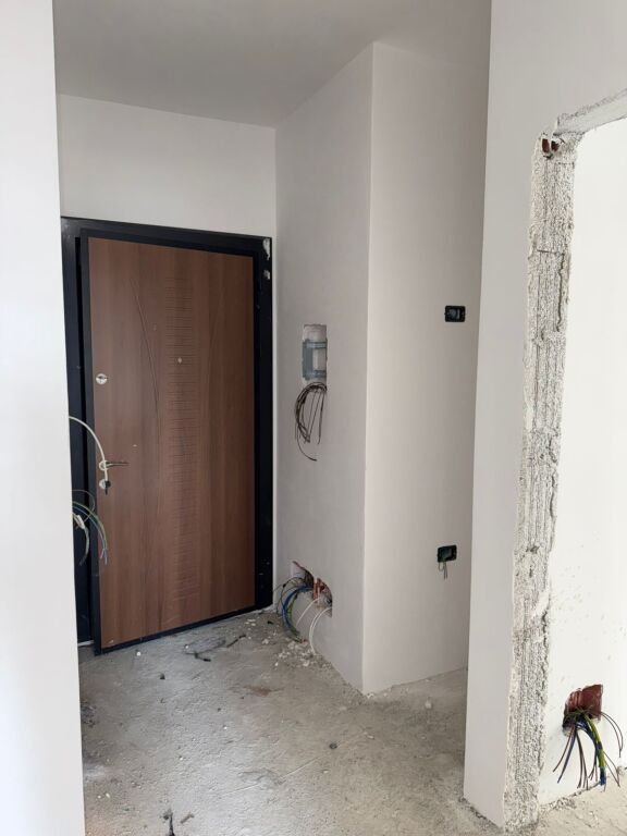 Shitet Apartament 2+1+2