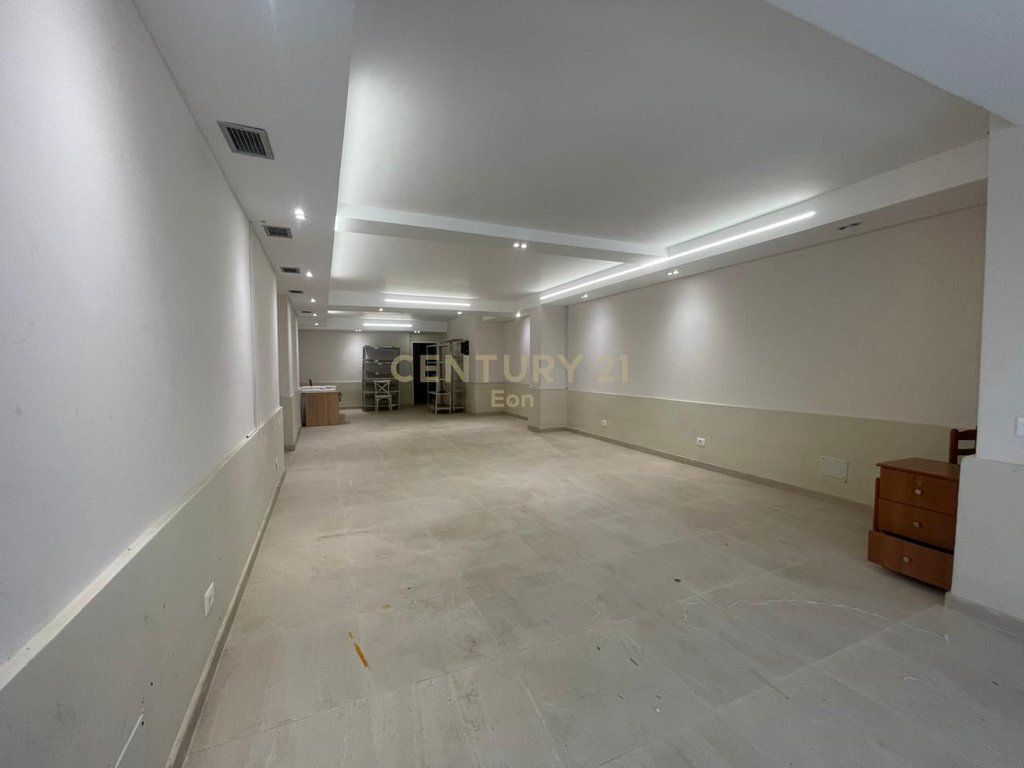 Shop for sale on the Main Beach Road, Durres!