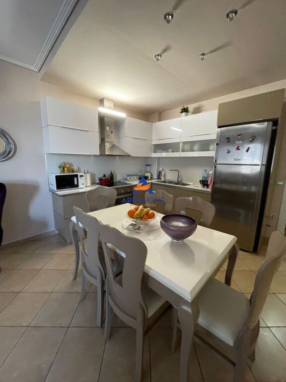 VENDESI APPARTAMENTO 2+1+BALCONE "KODRA E DIELLIT" 220.000 EURO