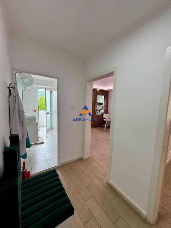 AMBIENT ZYRE ME QIRA 68M2 "KRYQËZIMI I VASIL SHANTOS" 750 € / MUAJ (MUNDËSI EDHE 700 €)