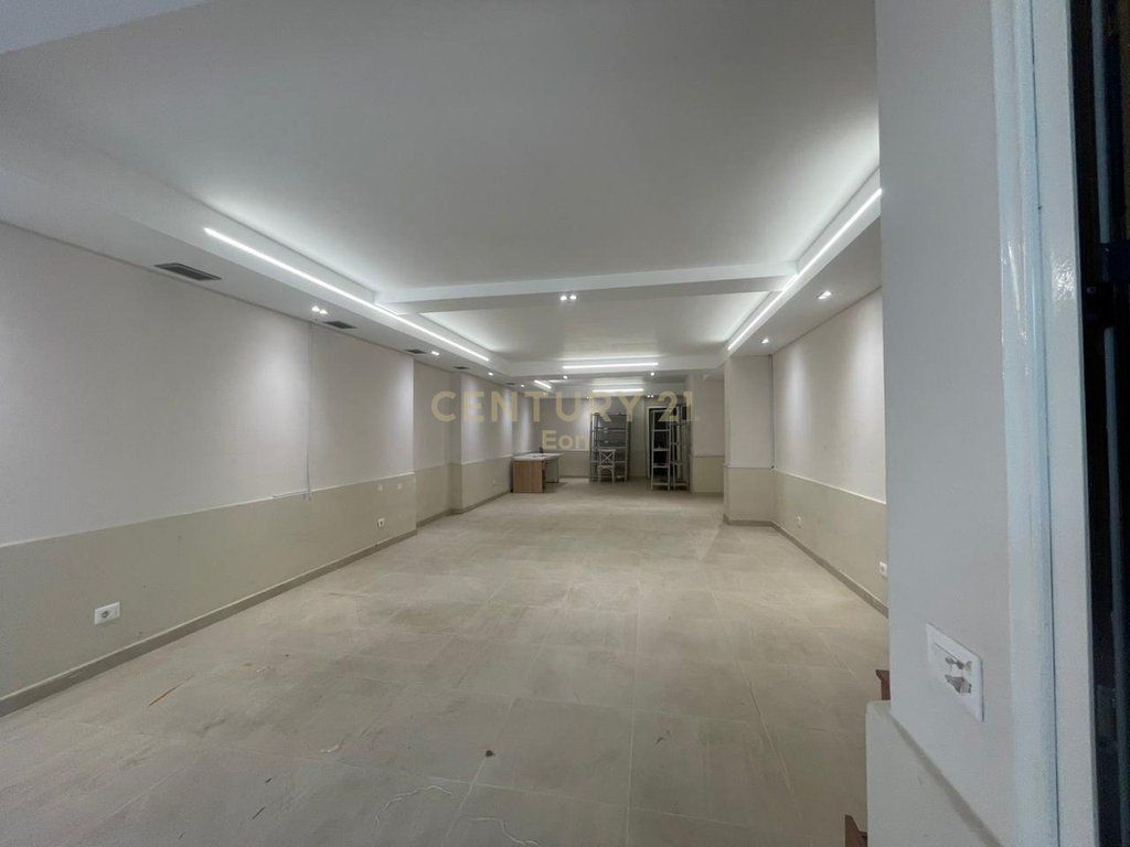 Shop for sale on the Main Beach Road, Durres!