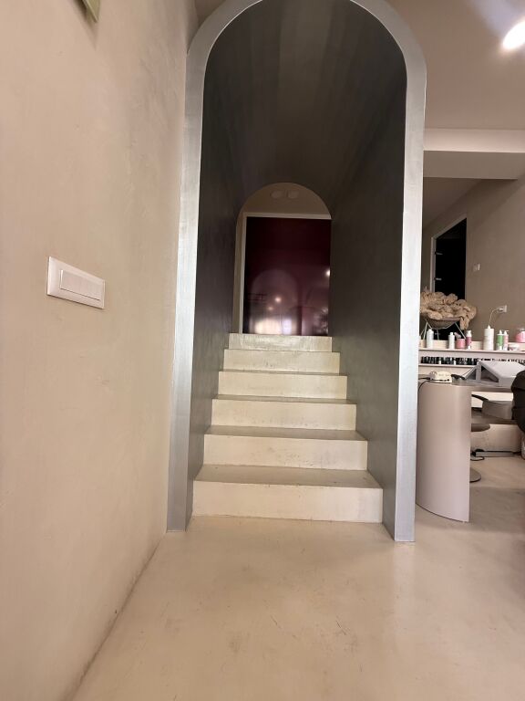 Shitet biznes parukeri estetik