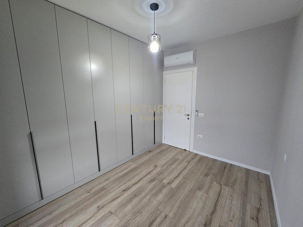 SHITET APARTAMENT 2+1+2 PRANE UET