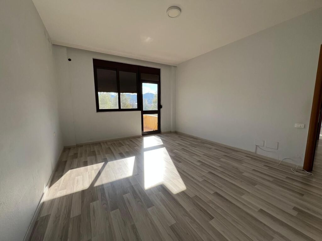 ZYRE ME QIRA - STADIUMI DINAMO