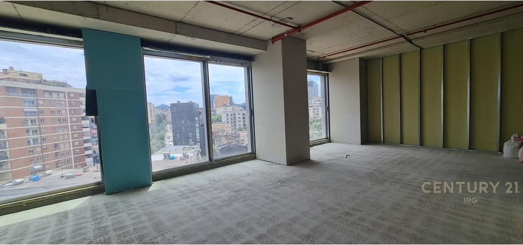 JEPET ME QERA ZYRE TE DOWNTOWN ONE