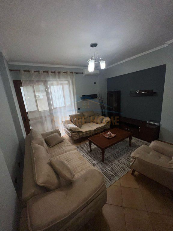 Disponojmë Apartament 2+1+2 për Qera Komuna e Parisit,Tirane