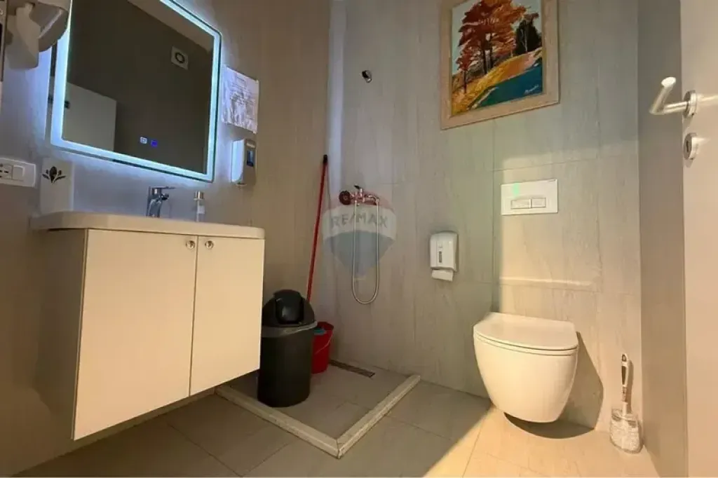 Zyrë - Për Shitje - Kompleksi Mangalem, Tiranë