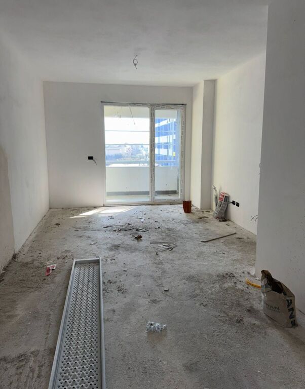 Shitet Apartament 2+1+2