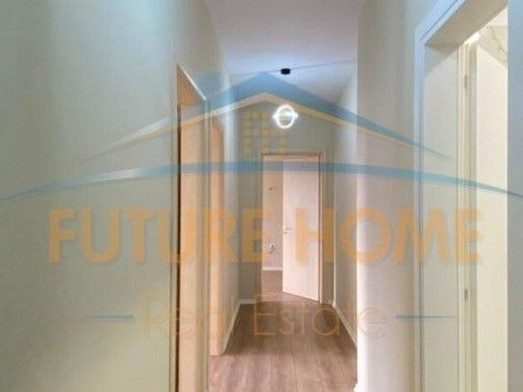 Shitet, Apartament 2+1, Unaza e Re