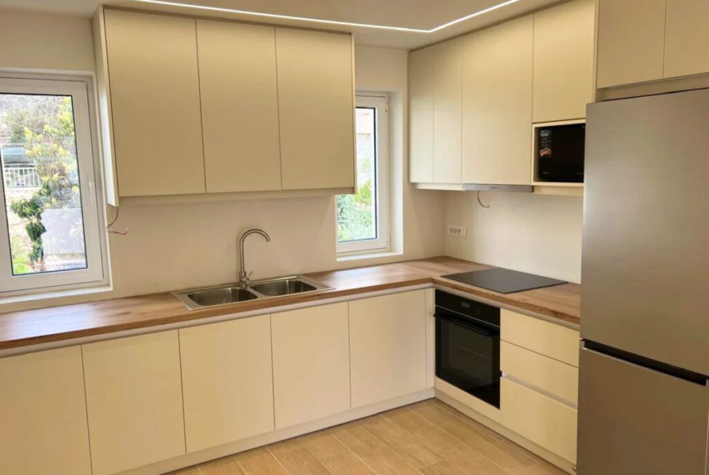 Në Qendër të Sarandës, Shitet Apartament 1+1 Vetëm 300m nga Deti!