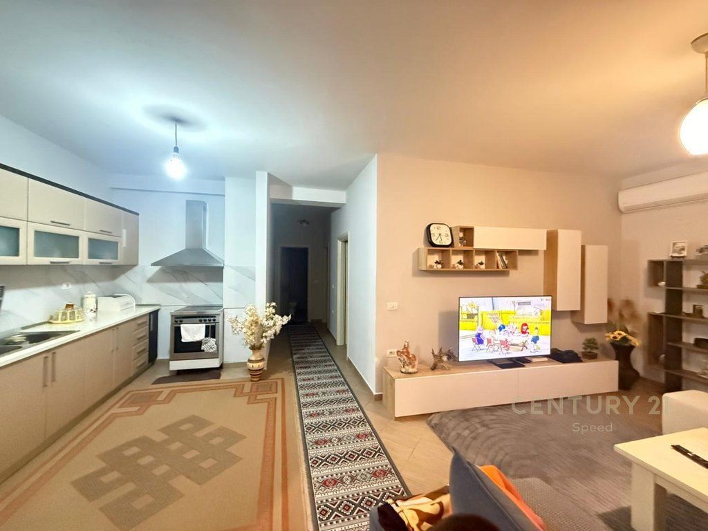 Shitet apartament 2+1 në Yzberisht!