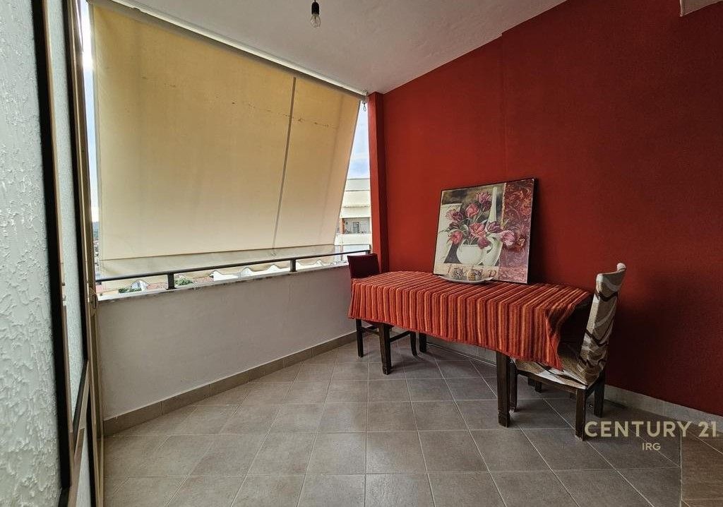 Shitet Apartament 2+1+2 Ballkone tek Pallatet Cabej