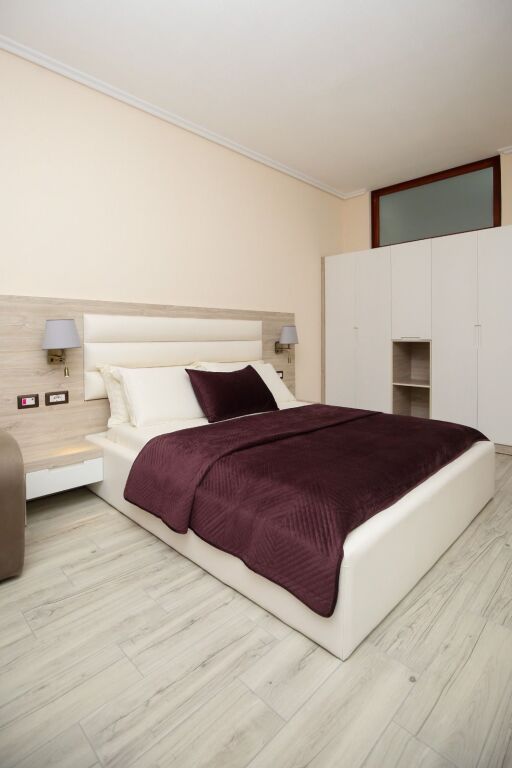 🌟 Hotel – Ekskluziv në Qendër të Vlorës për Qira! 🌟