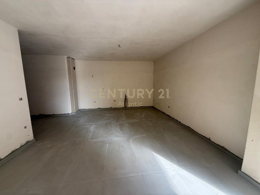 Shitet Apartament 2+1+2 tualete në Kompleksin Saeli, Golem 116,600€ | 106 m² 116,600 €