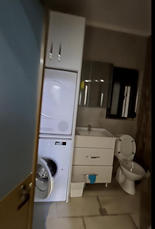 Jepet me Qera Apartament 2+1 - tek 21 Dhjetori !!!