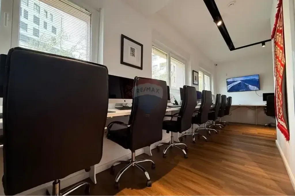 Zyrë - Për Shitje - Kompleksi Mangalem, Tiranë