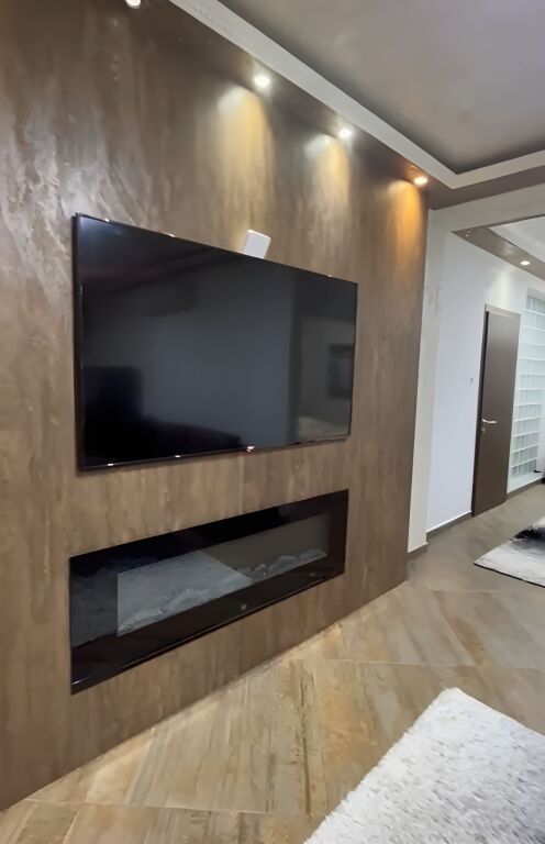 Jepet me Qera Apartament 2+1 - tek 21 Dhjetori !!!