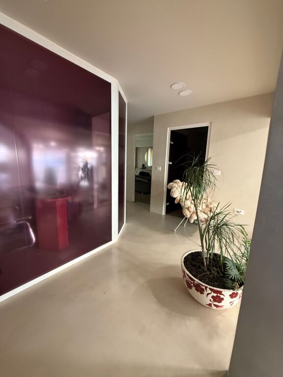 Shitet biznes parukeri estetik