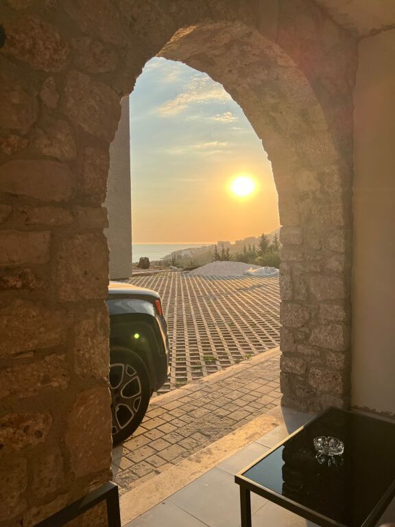 SHITET: 1+1+1 Verand + 1Post Parkimi📍Dhermi (Res. Sofo Duni) - 205,000€ - Sp.71m² - Orientim Jug🌞|| Pamje Spektakolare nga Deti 🌊 Vetem 300m Larg🏃🏻‍♂️