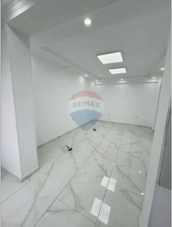 Ambient me qira – Rruga e Dibrës, te Farmacia 10