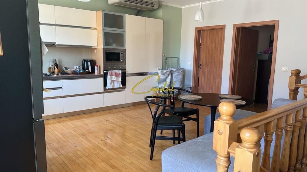 APARTAMENT TRIPLEX ME QIRA 2+1 RRUGA E BARRIKADAVE 1.100 EURO
