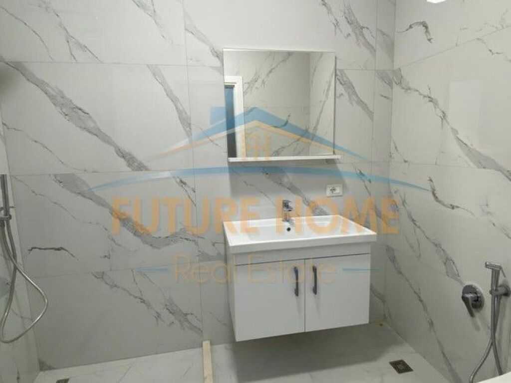 Shitet, Apartament 2+1, Unaza e Re