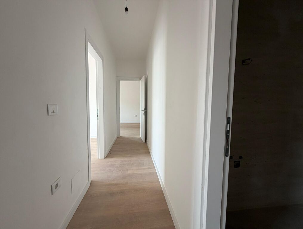 Shitet apartament 2+1 Tirana New Entry