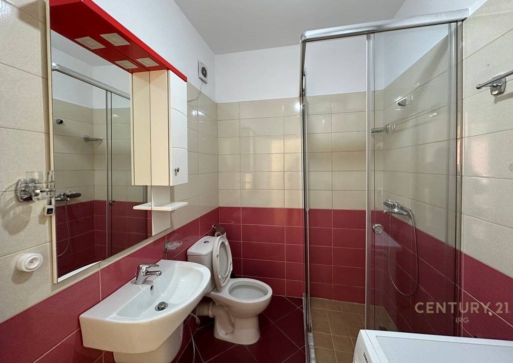 Shitet Apartament 2+1+2 Ballkone tek Pallatet Cabej