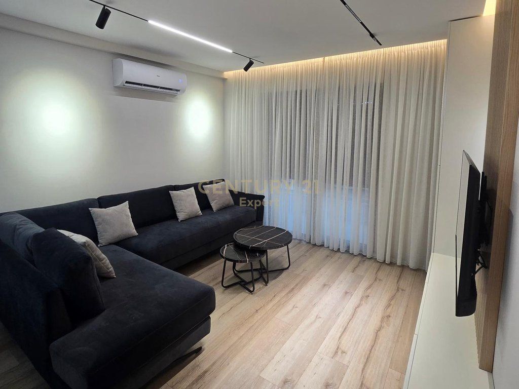 APARTAMENT 2+1+2 NE SHITJE PRANE UET 250,000 €