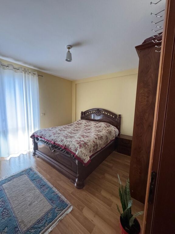 Apartament 1+1, Stadiumi Dinamo!