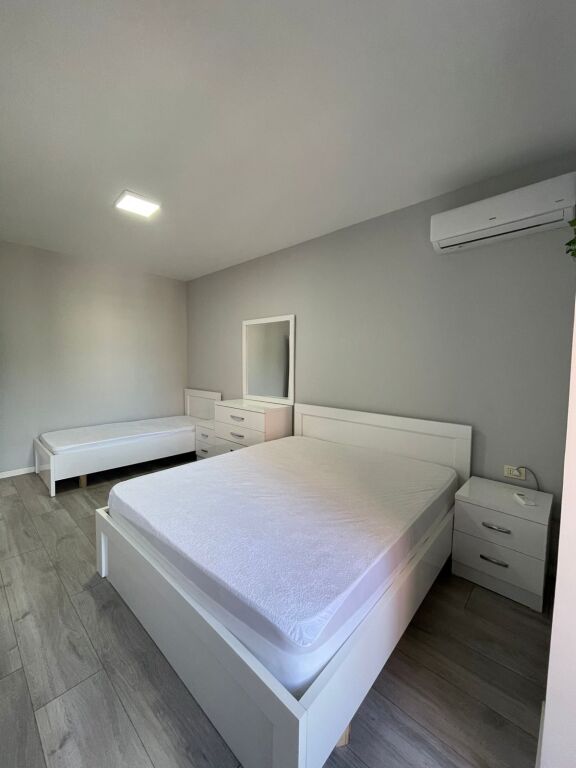 Shitet Apartament 2+1 – pranë Hotel Mondial | 21 Dhjetori