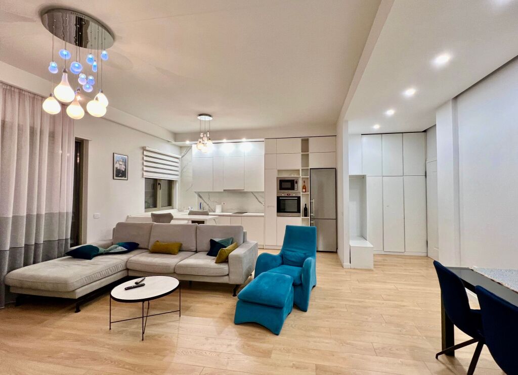 Appartamento 2+1+2 in Affitto a Delijorgji