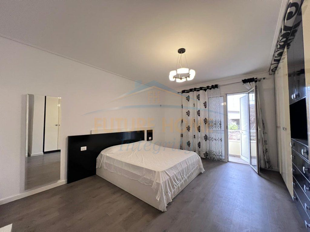 Qera, Shtëpi Private 2-Katëshe, Porcelan, Tiranë.