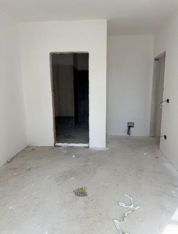 Shitet Apartament 2+1+2