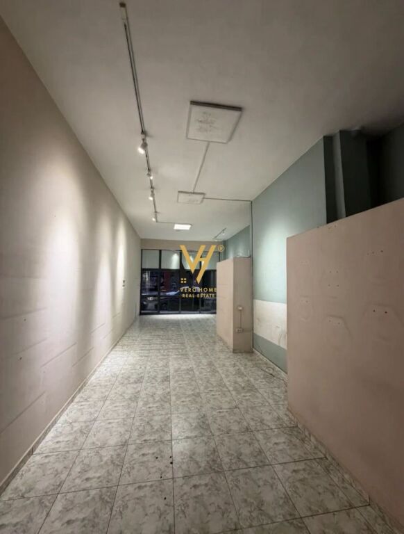 JEPET AMBIENT BIZNESI 82 M2 ME QIRA TE RRUGA E DIBRES 850 EURO