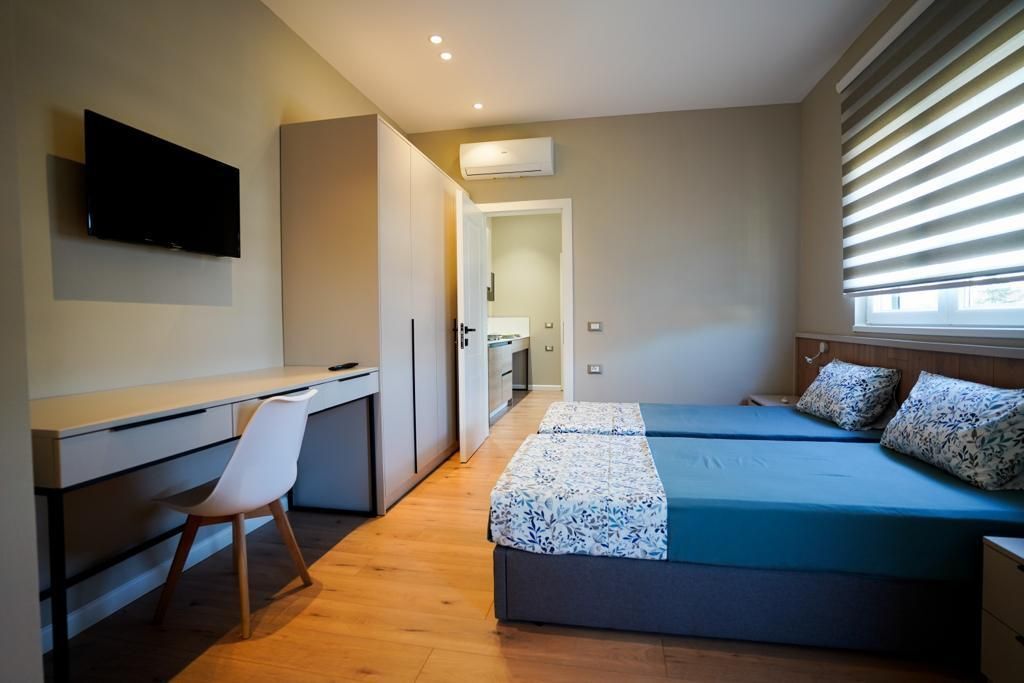 Kompleksi Grand, jepet me qera hyrje 1+1