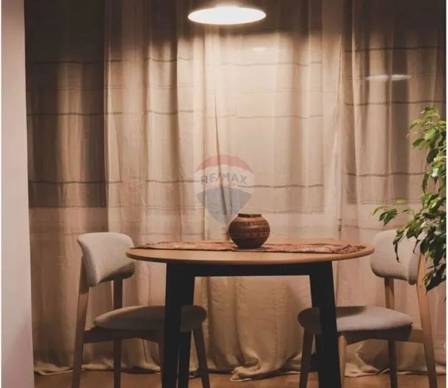 APARTAMENT ME QIRA 1+1-Rruga Fortuzi prane qendres.