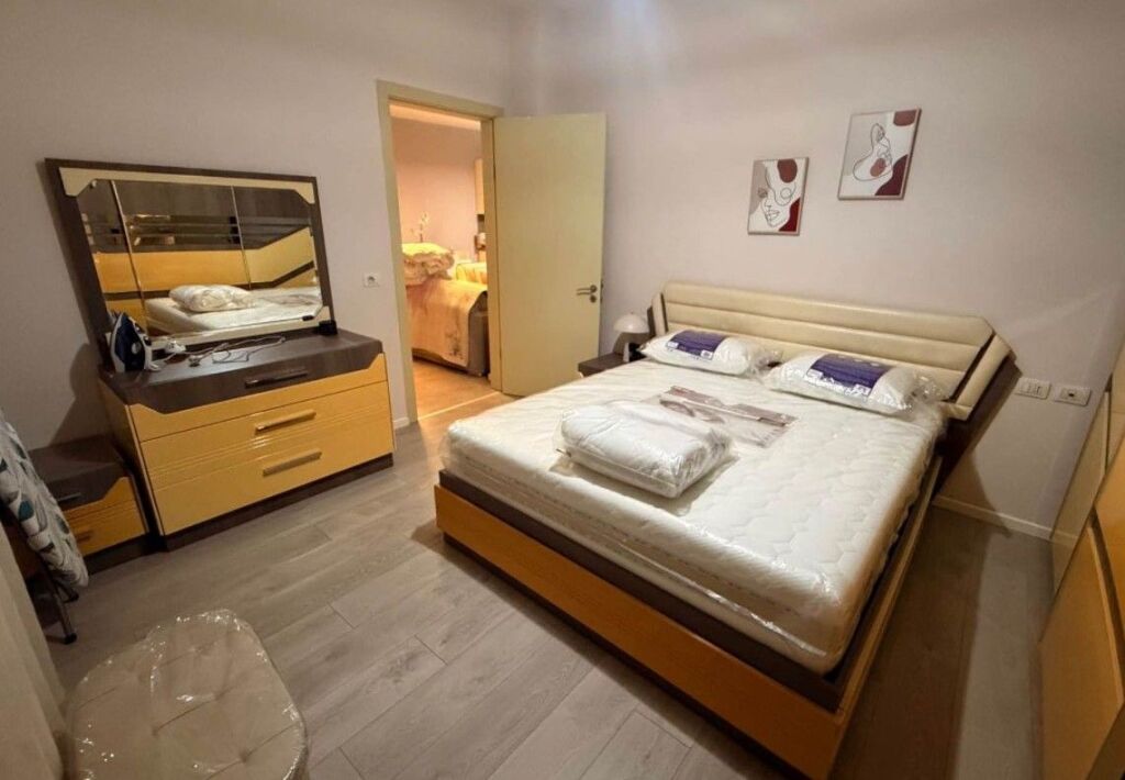 Jepet me qera 1+1 i mobiluar.