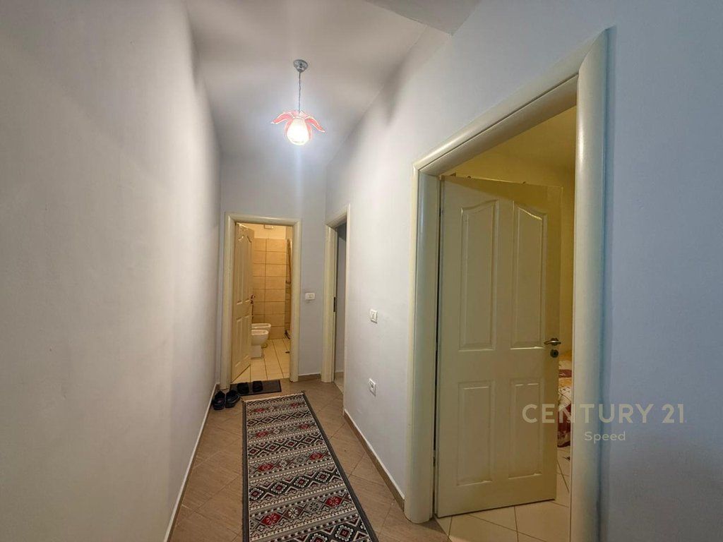 Shitet apartament 2+1 në Yzberisht!