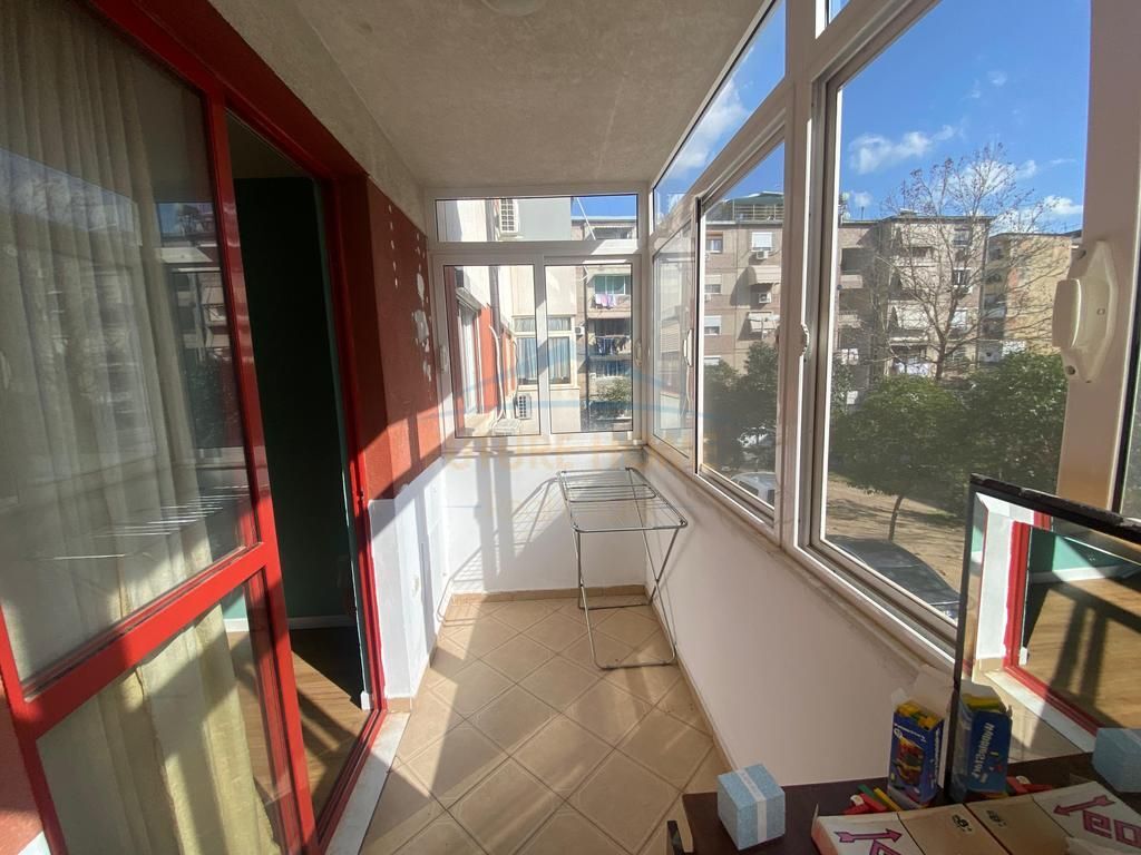 Shitet, Apartament 1+1, Rruga Irfan Tomini