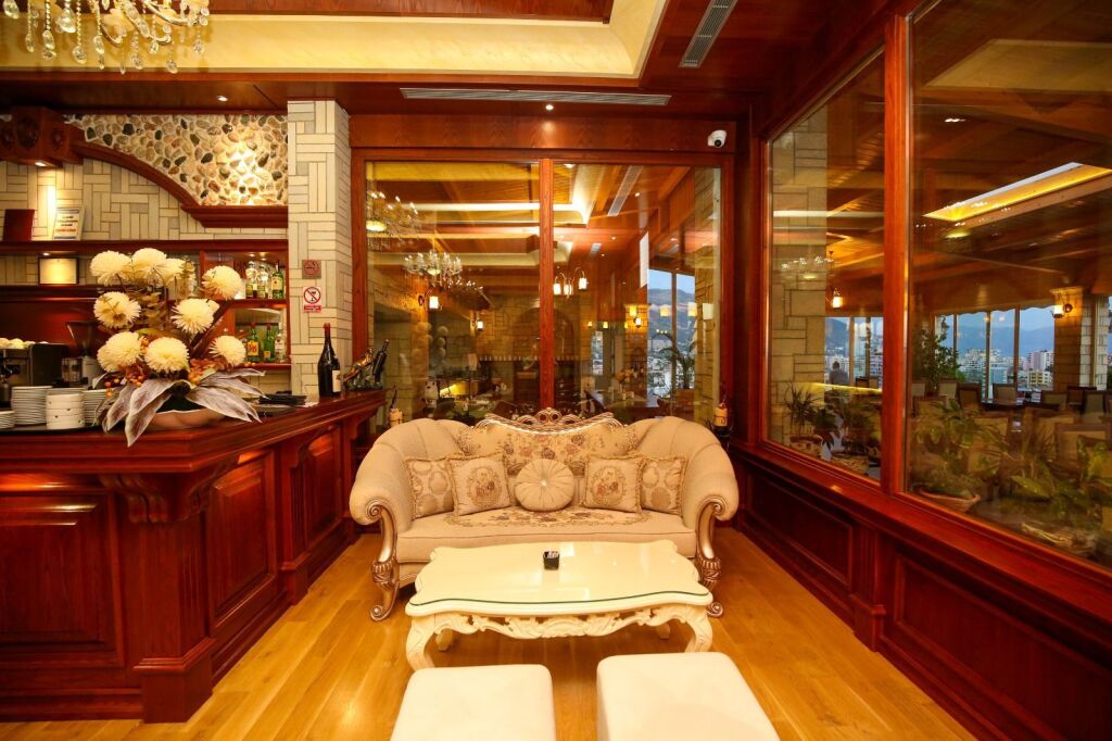 🌟 Hotel – Ekskluziv në Qendër të Vlorës për Qira! 🌟