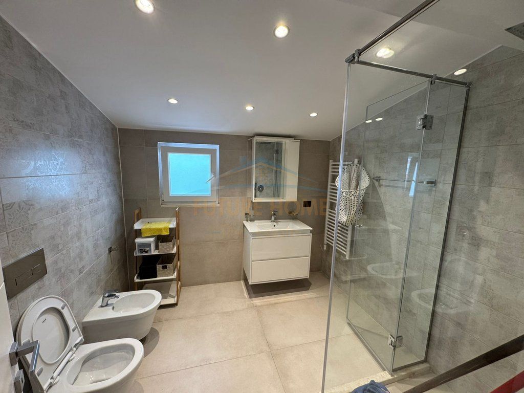 Qera, Apartament 3+1+2+Post Parkimi, Fresku.