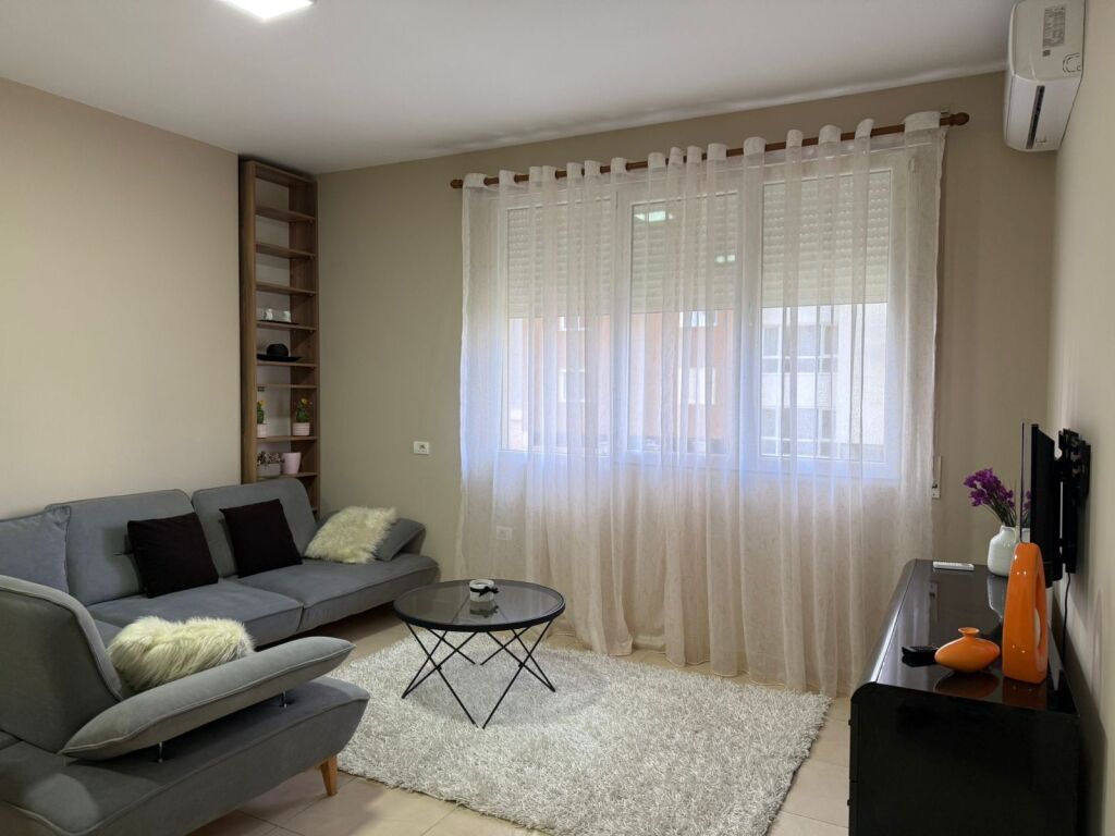 Apartament 1+1 me qira tek Fusha e Aviacionit