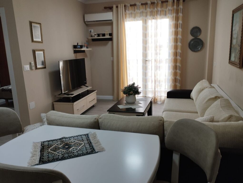 Medreseja, jepet me qira apartament 2+1! 50.000 Leke