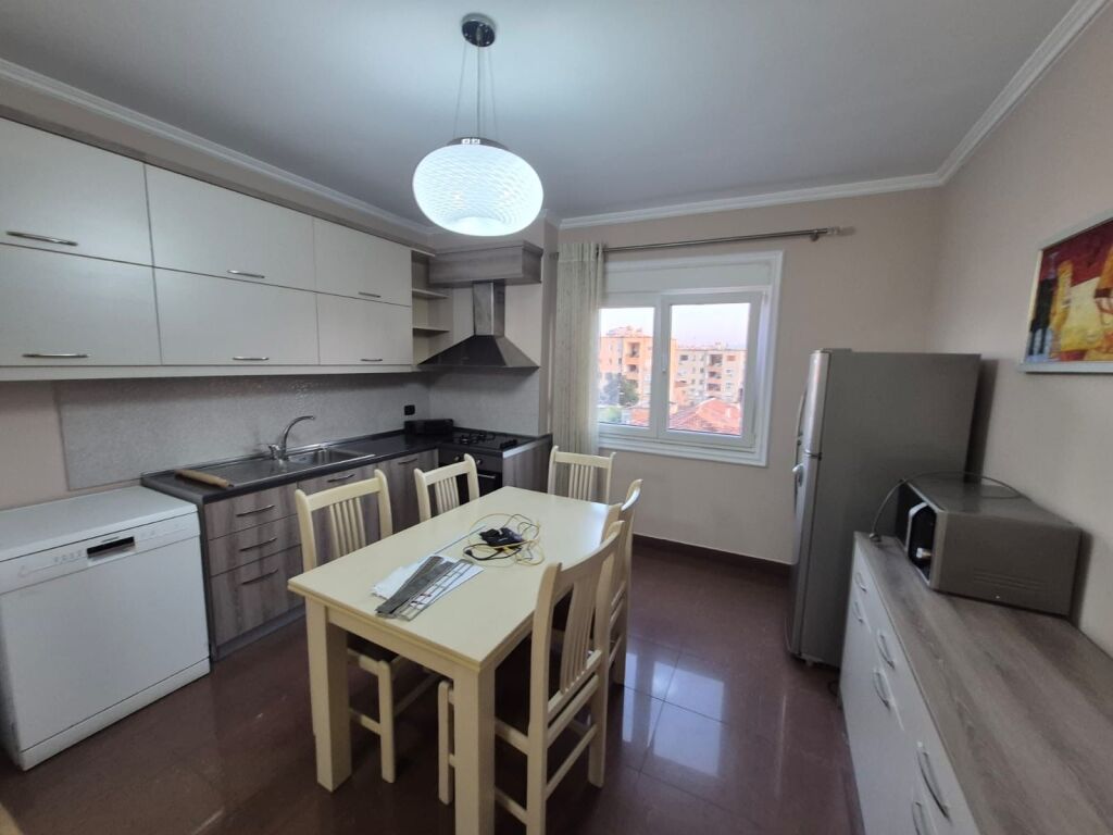 1+1,i mobiluar,te hoxha tahsim pazari i ri,580 euro