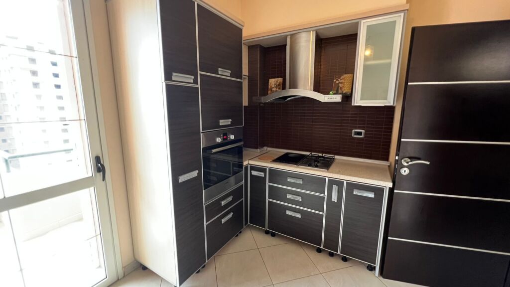 Apartament me qera prane kishes ortodokse