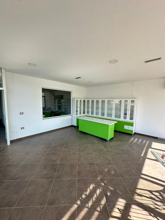 JEPET ME QERA AMBIENT BIZNESI SPITALLE, DURRES