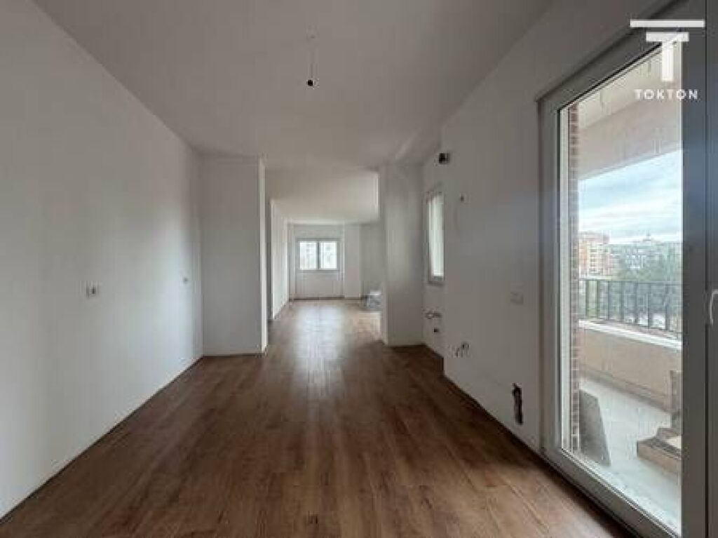 SHITET APARTAMENT 3+1, RRUGA "QEMAL STAFA",PAZARI I RI, TIRANË