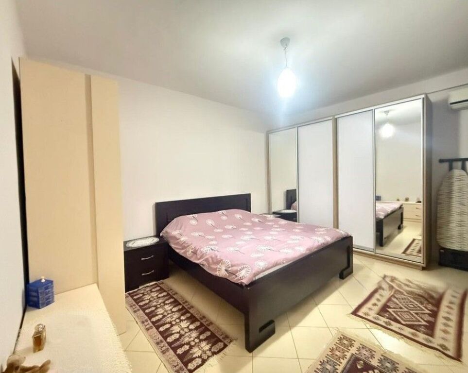 Shitet apartament 2+1 në Yzberisht!