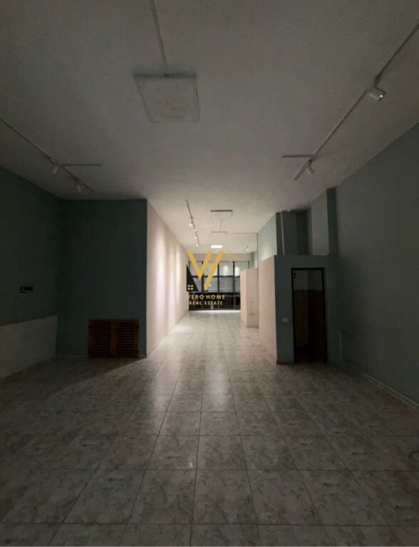 JEPET AMBIENT BIZNESI 82 M2 ME QIRA TE RRUGA E DIBRES 850 EURO